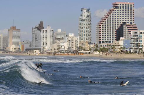 חוף הים של תל אביב. ישראל קפצה מקום אחד למקום 36 מתוך 87, צילום: בלומברג