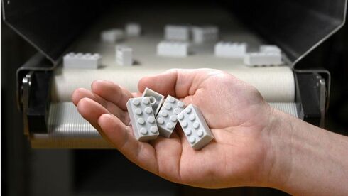 קוביות לגו ממוחזרות מבקבוקי פלסטיק, צילום: Lego