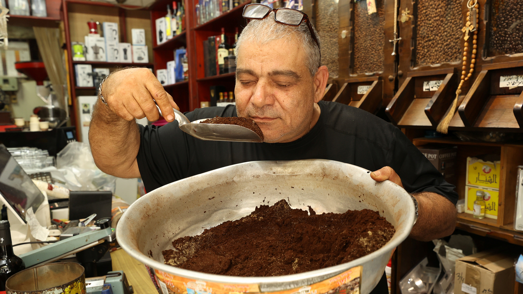 מרואן והקפה שוק ואדי ניסנאס ב חיפה פנאי