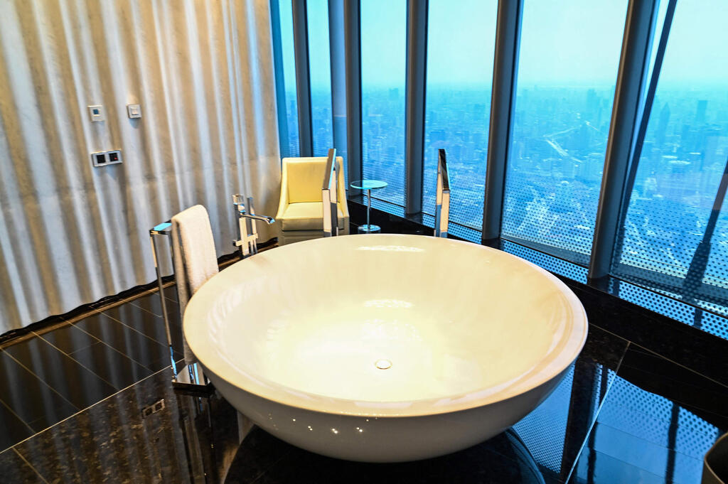 ג'יי הוטל שנגחאי טאואר מלון הכי גבוה בעולם J Hotel Shanghai Tower