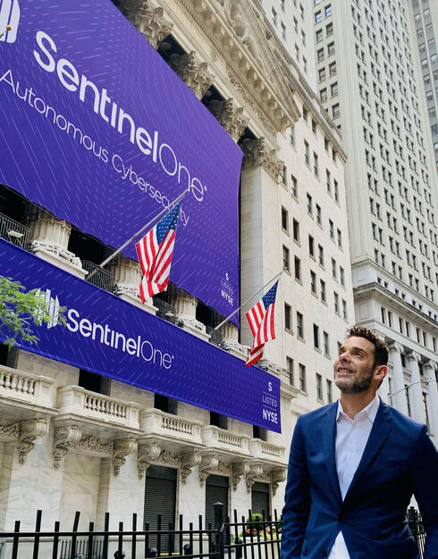 תומר וינגרטן מנכ"ל סנטינל וואן בבורסת ניו יורק לקראת פתיחת המסחר , צילום: SentinelOne
