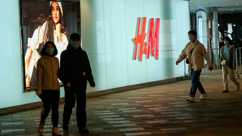 החרם הצרכני בעקבות התמיכה באויגורים הפיל את מכירות H&amp;M בסין