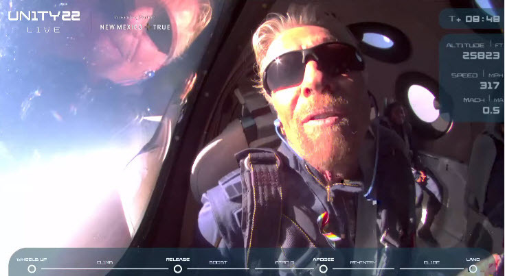 ריצ'רד ברנסון במטוס החלל של וירג'ין גלקטיק