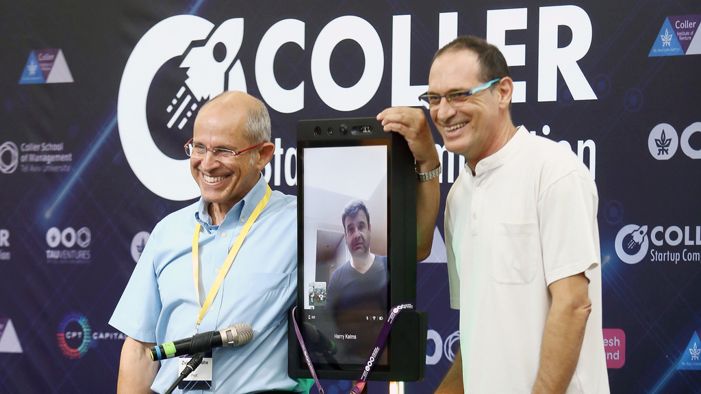 תחרות קולר מימין ד"ר אייל בנימין ג'רמי קולר באמצעות רובוט ופרופ' משה צבירן