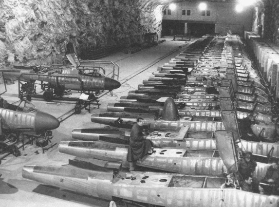 מפעל היינקלים תת קרקעי שנתפס בגרמניה לאחר המלחמה  , צילום: USAF