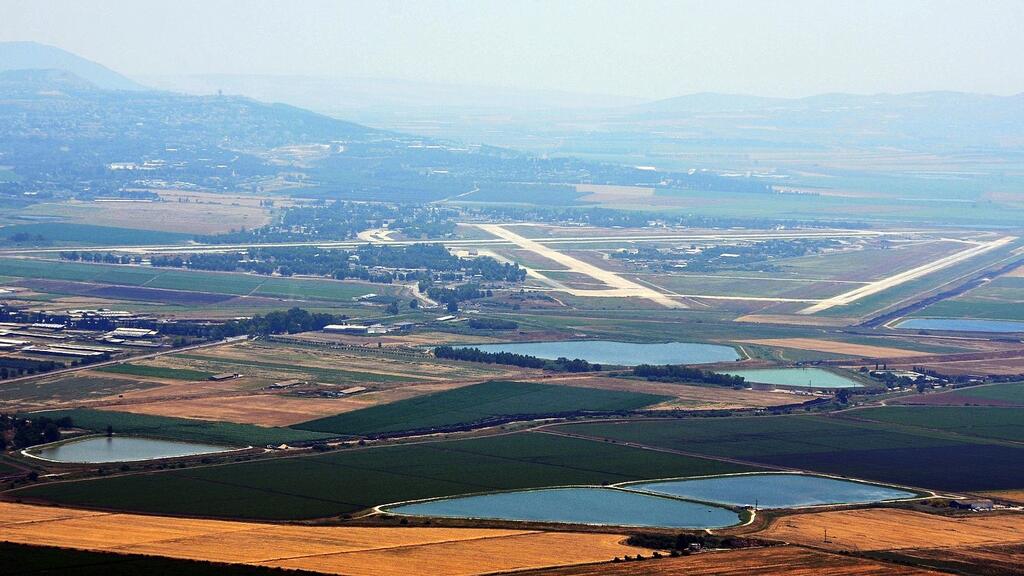 השטח המיועד להקמת שדה התעופה ברמת דוד. “לא נשלים עם מחטף שמקריב את העמק בשביל ספינים פוליטיים" (צילום: ויקיפדיה) רמת דוד שדה תעופה נמל תעופה עמק יזרעאל