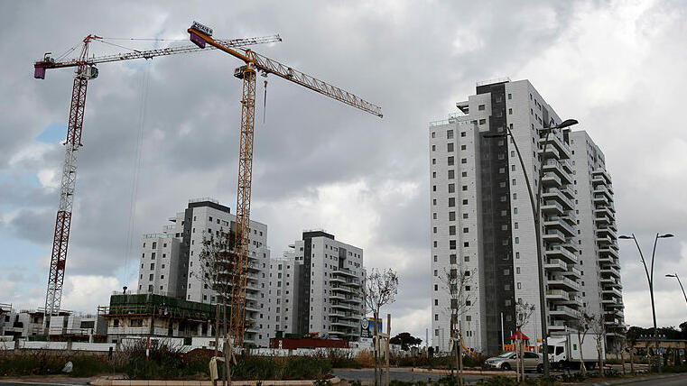 בנייה בבאר יעקב (אבי מועלם) באר יעקב פרויקט בנייה דירות עגורן