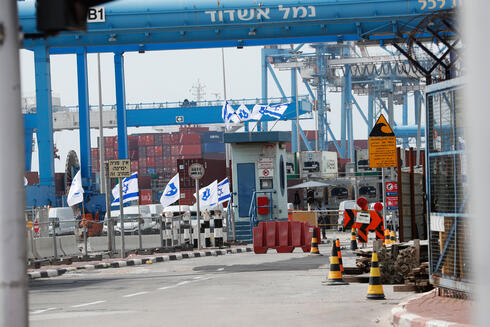 כניסה לנמל אשדוד, צילום: גדי קבלו
