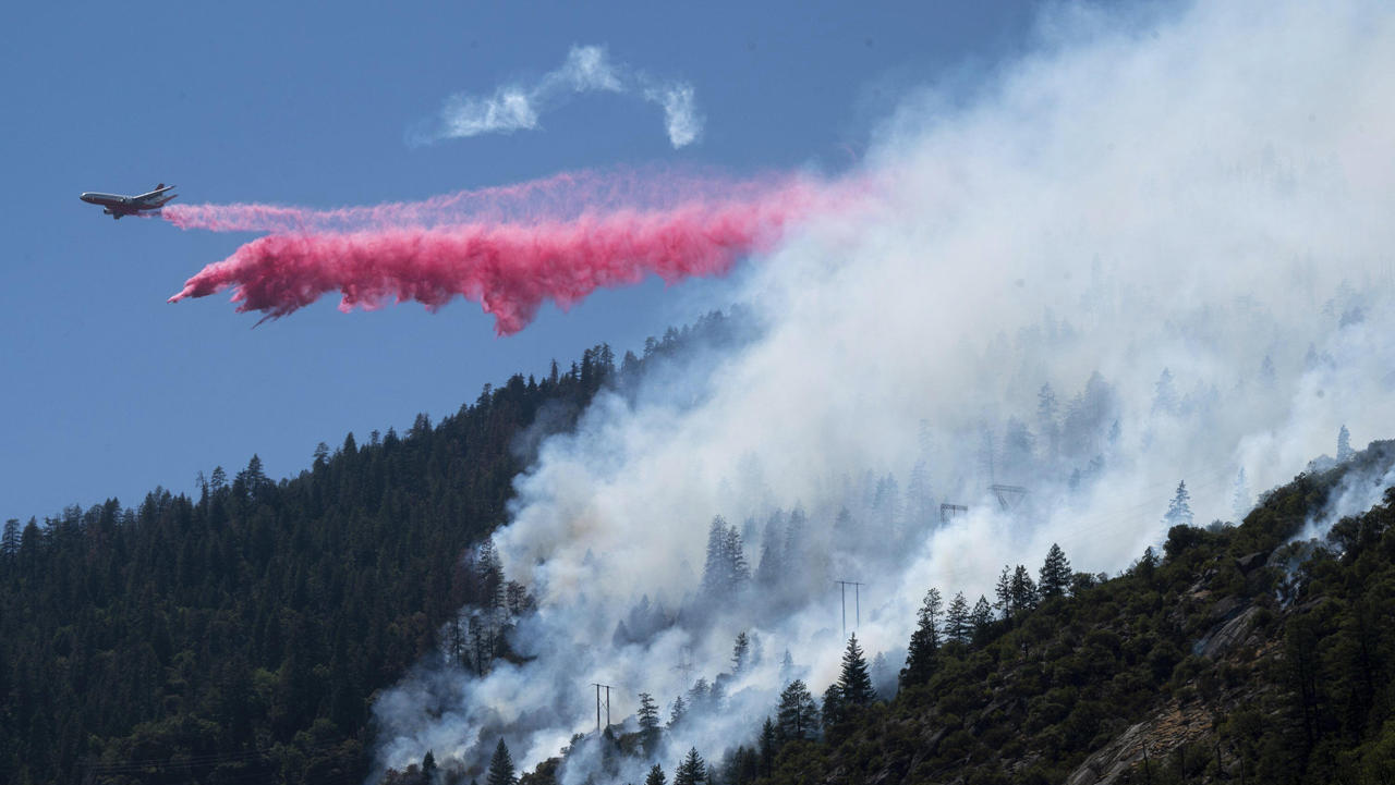כיבוי שריפת יער ב אורגון בחודש שעבר