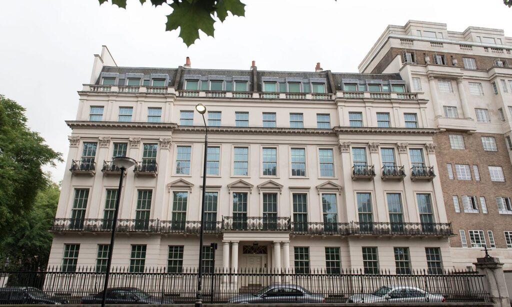 בית שקנה מיליארדר סיני Cheung Chung-kiu נייטסברידג' לונדון