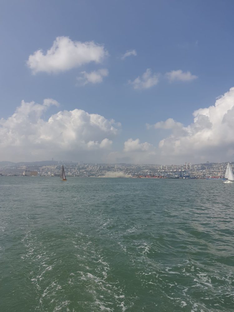 נמל חיפה פריקת מלט שזיהמה את הים