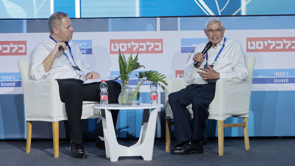 יוסי רוזן, יו"ר המכון הישראלי לאנרגיה ולסביבה בשיחה עם עמיר קורץ, צילום: אוראל כהן