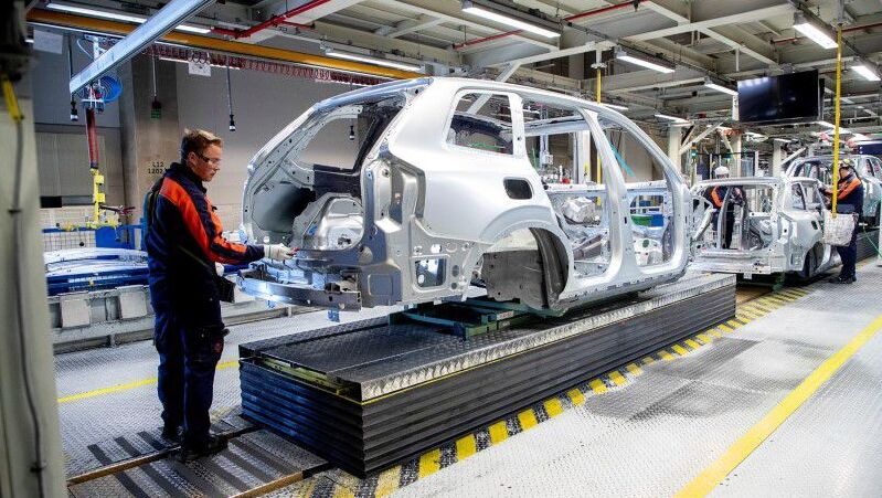 כמה יצרני רכב התחייבו לעבור לייצור מכוניות חשמליות?