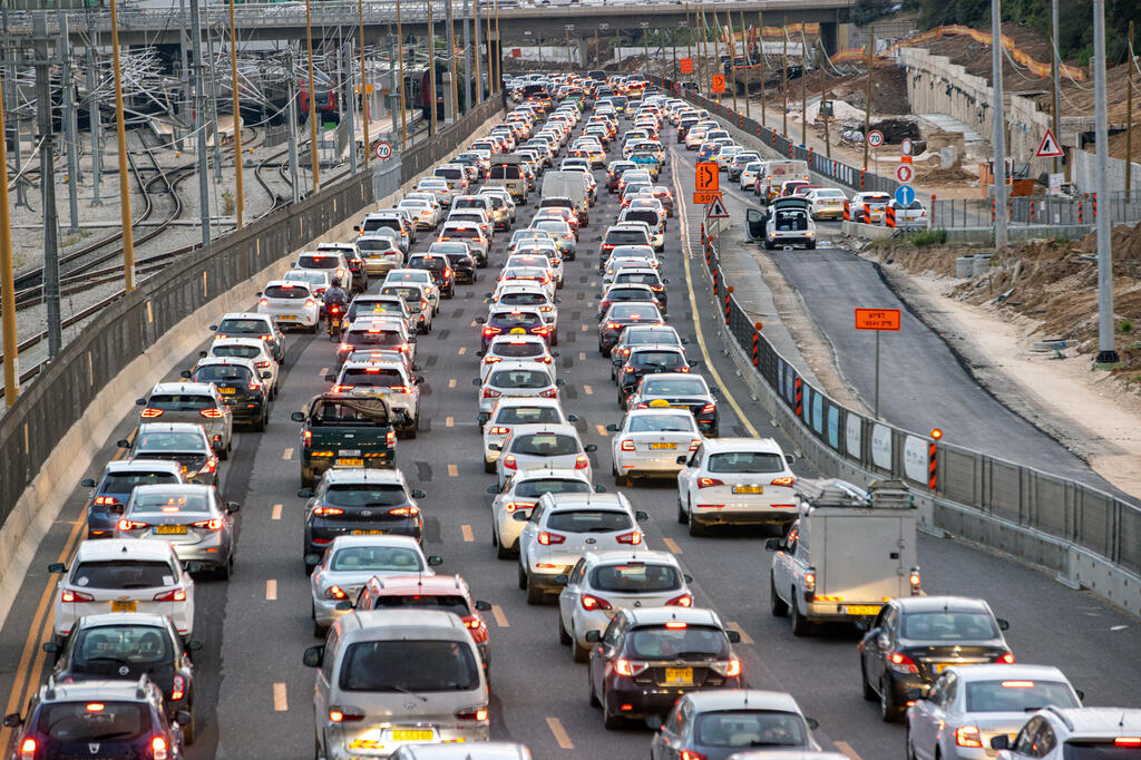 פקק תנועה ב כביש איילון תל אביב עומסי תנועה