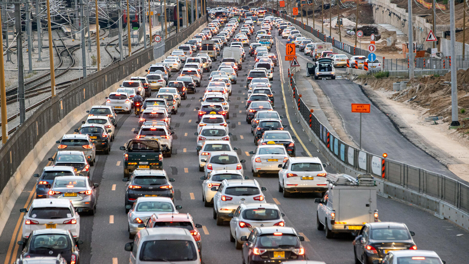 פקק תנועה ב כביש איילון תל אביב עומסי תנועה