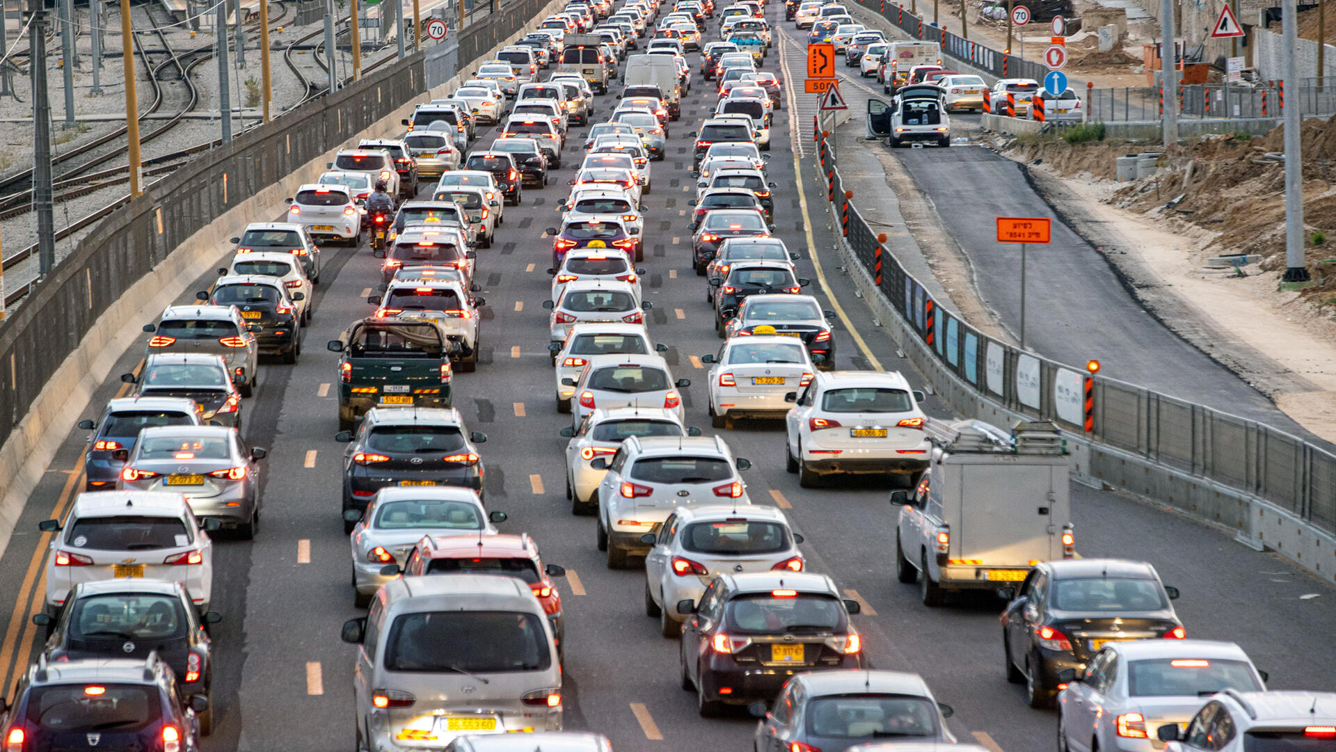 פקק תנועה ב כביש איילון תל אביב עומסי תנועה