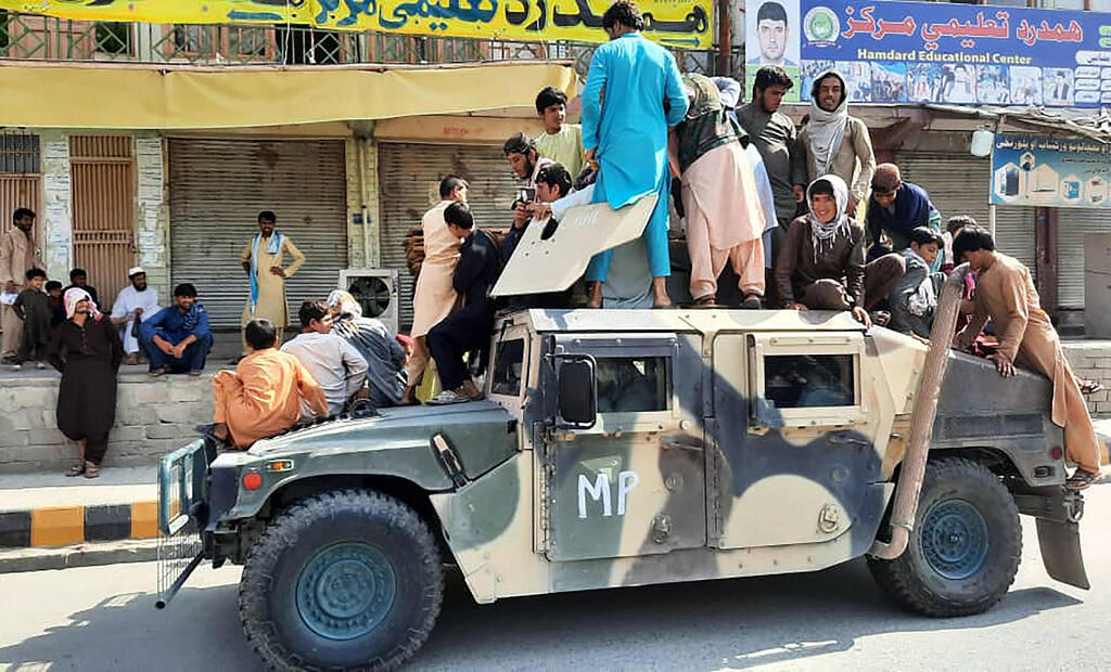 הפיכה אפגניסטן טליבאן נכנס לעיר בירה קאבול 