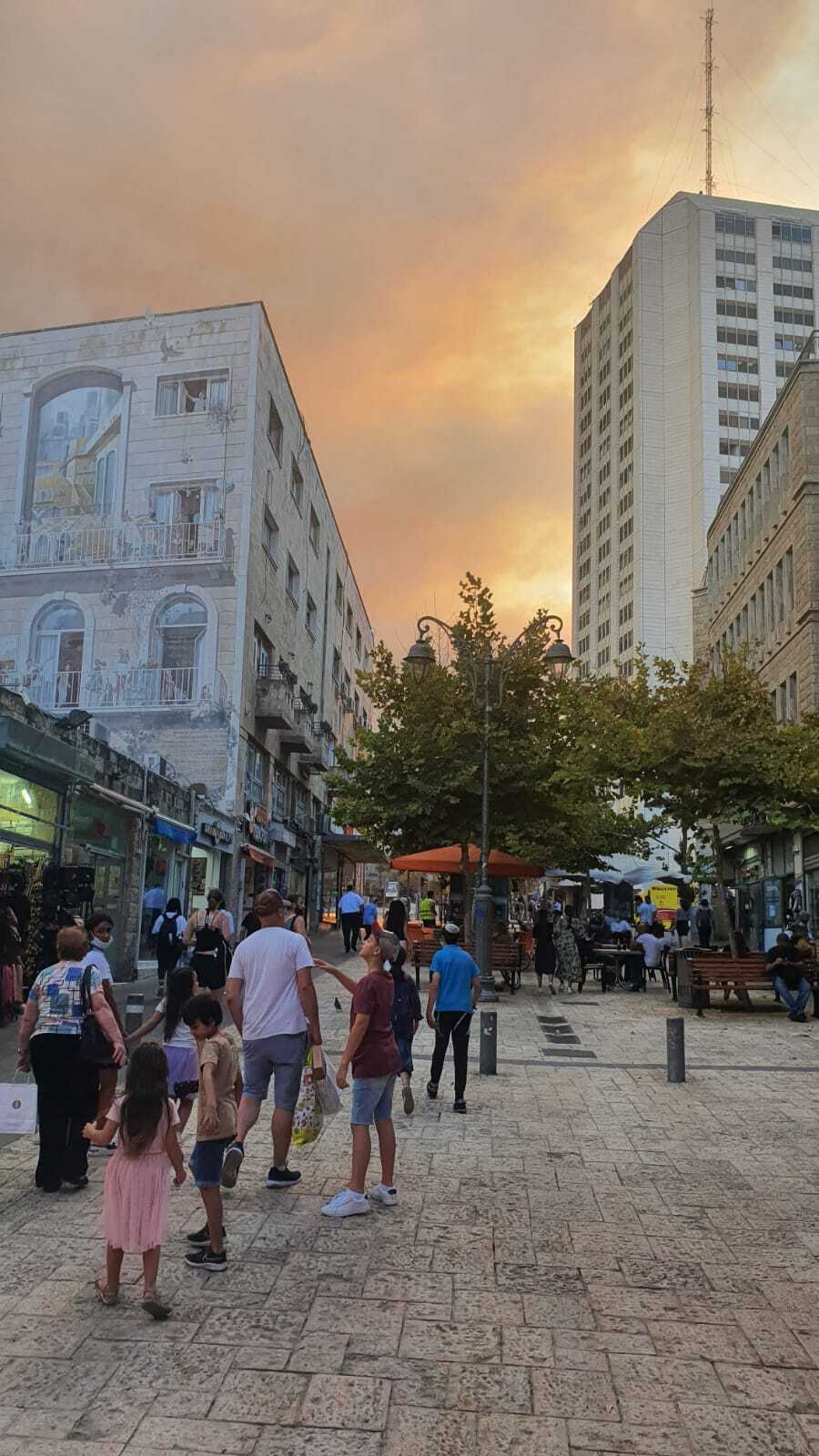 השריפה בהרי ירושלים כפי שהיא נראית ממרכז העיר