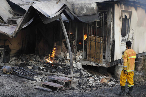 בית שנפגע בקיבוץ הראל מהשריפה בהרי ירושלים , AFP