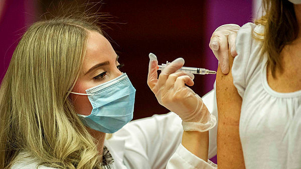 חיסון נגד קורונה בארה"ב. הילדים הקטנים יקבלו מינון נמוך יותר, צילום: AFP