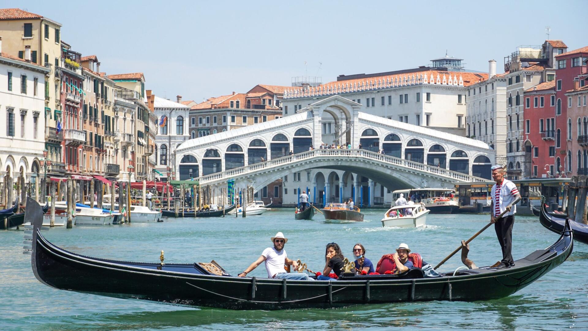 ונציה גשר ריאלטו גונדולה איטליה