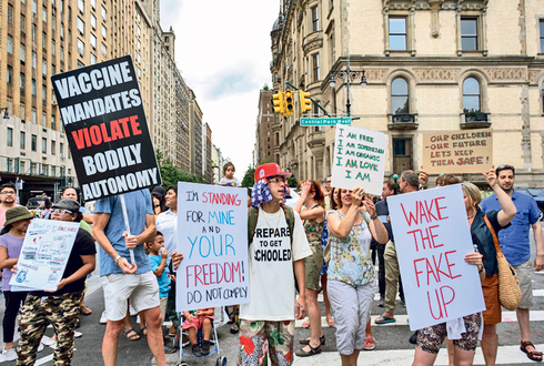 עצרת נגד חיסוני קורונה בשבוע שעבר בניו יורק, צילום: איי פי