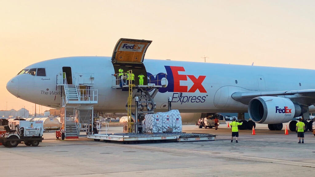 הקברניט מטוס חשמלי תעופה נוסעים