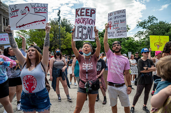 הפגנה באוסטין טקסס נגד איסור הפלות הפלה ב טקסס ארה"ב מאי 2021