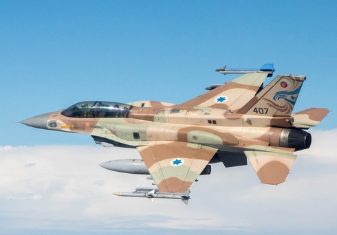 מטוס סופה ישראלי עם טיל AIM120 בקצה כנפו השמאלית, צילום: דובר צה"ל