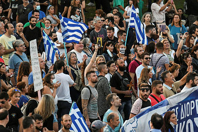 מפגינים ב סלוניקי נגד ראש ממשלת יוון קיריאקוס מיטסוטקיס על המצב הכלכלי
