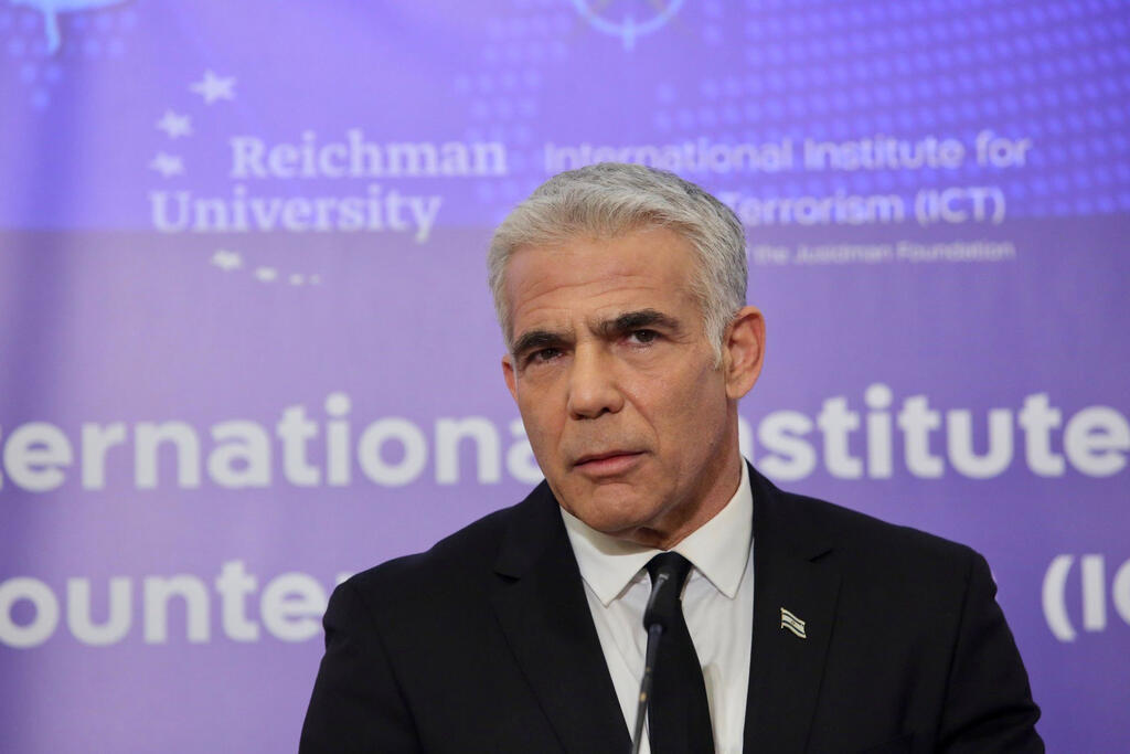 שר החוץ יאיר לפיד מנאומו הערב בכנס המכון למדיניות נגד טרור באוניברסיטת רייכמן