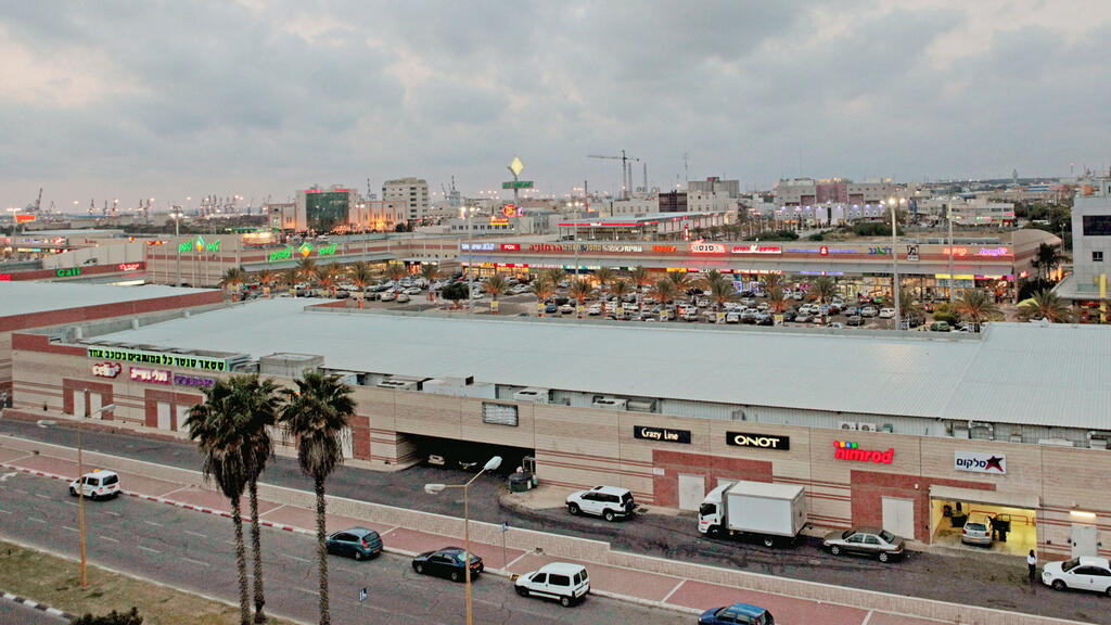 מתחם סטאר סנטר באשדוד (צילום: צפריר אביוב) מרכז קניות סטאר סנטר אשדוד