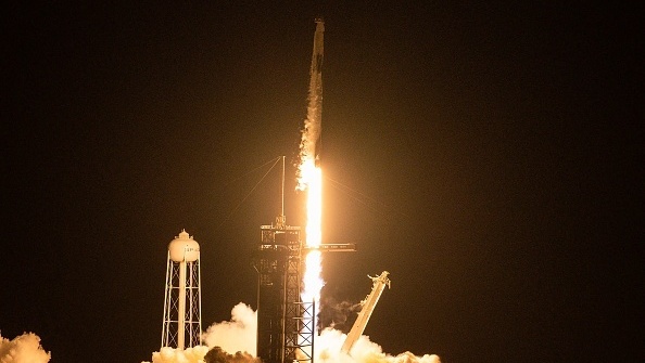 שיגור החללית Inspiration4 של SpaceX ספייס X  הטיסה הראשונה שכל הנוסעים בה היו אסטרונאוטים לא מקצועיים
