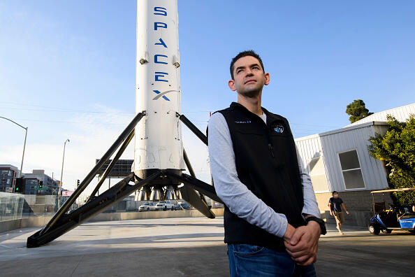 המיליארדר ג'ארד אייזקמן טס לחלל בחללית Inspiration4 של SpaceX ספייס X  הטיסה הראשונה שכל הנוסעים בה היו אסטרונאוטים לא מקצועיים