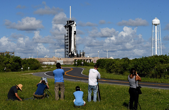 צלמים נערכים לשיגור החללית Inspiration4 של SpaceX בספטמבר, גטי אימג
