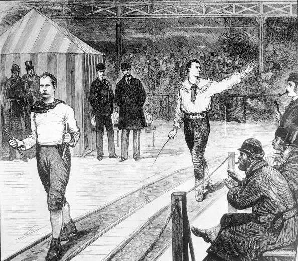 איור של אדוארד פייסון ווסטון (צועד מימין) בתחרות הליכה בלונדון ב־1877. תעוזתו והרפתקנותו משכו עשרות אלפי צופים, צילום: גטי אימג