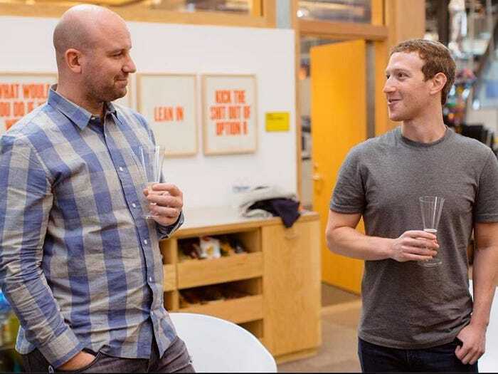 מרק צוקרברג עם סמנכ"ל הטכנולוגיה החדש של פייסבוק, אנדרו "בוז" בוזוורת