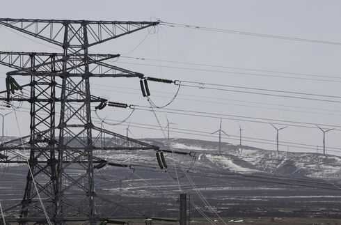 חוטי חשמל בסין. הפסקות החשמל פוגעות בתעשייה, צילום: רויטרס