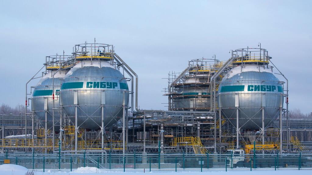 מתקן גז טבעי ברוסיה. עדיין חזק בתמונת האספקה (צילום: בלומברג) גז טבעי נוזלי רוסיה LNG