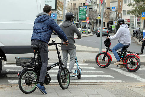 אופניים חשמליים , צילום: דנה קופל