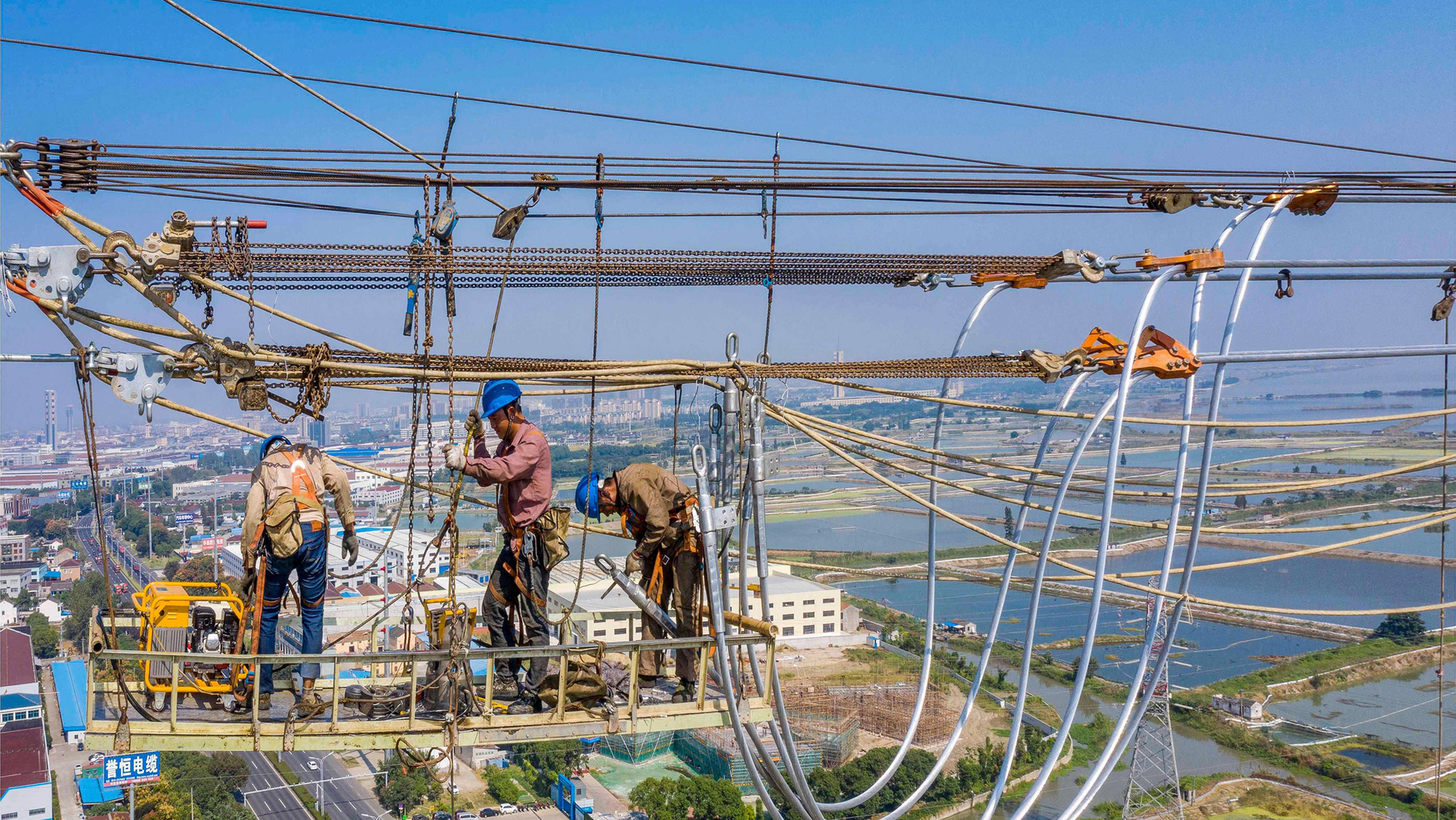 עבודות חשמל במחוז ג'יאנגסו בדרום סין