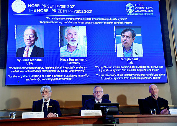 חברי האקדמיה השבדית למדעים מכריזים על זוכי פרס נובל לפיזיקה 2021, AP