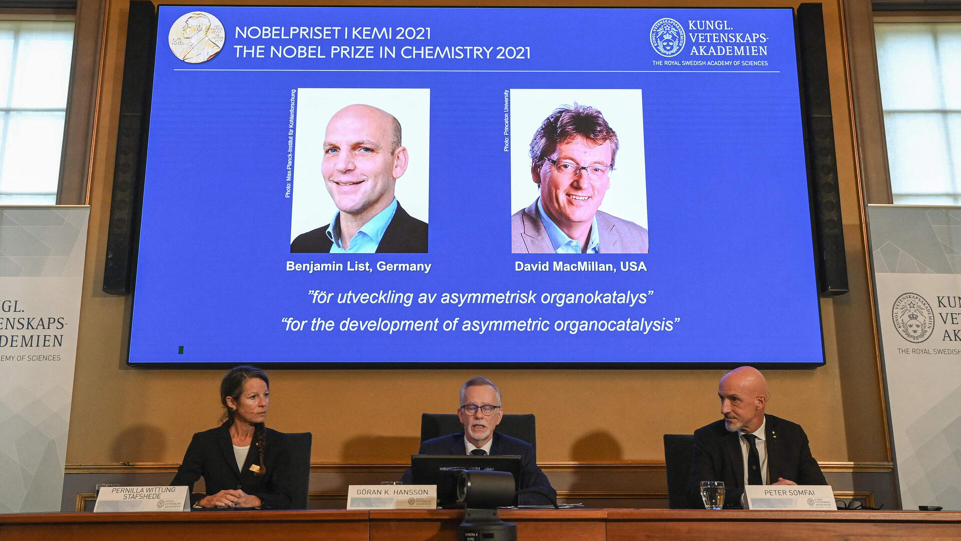 זוכי פרס נובל כימיה 2021 משמאל בנג'מין ליסט דיוויד מקמילן