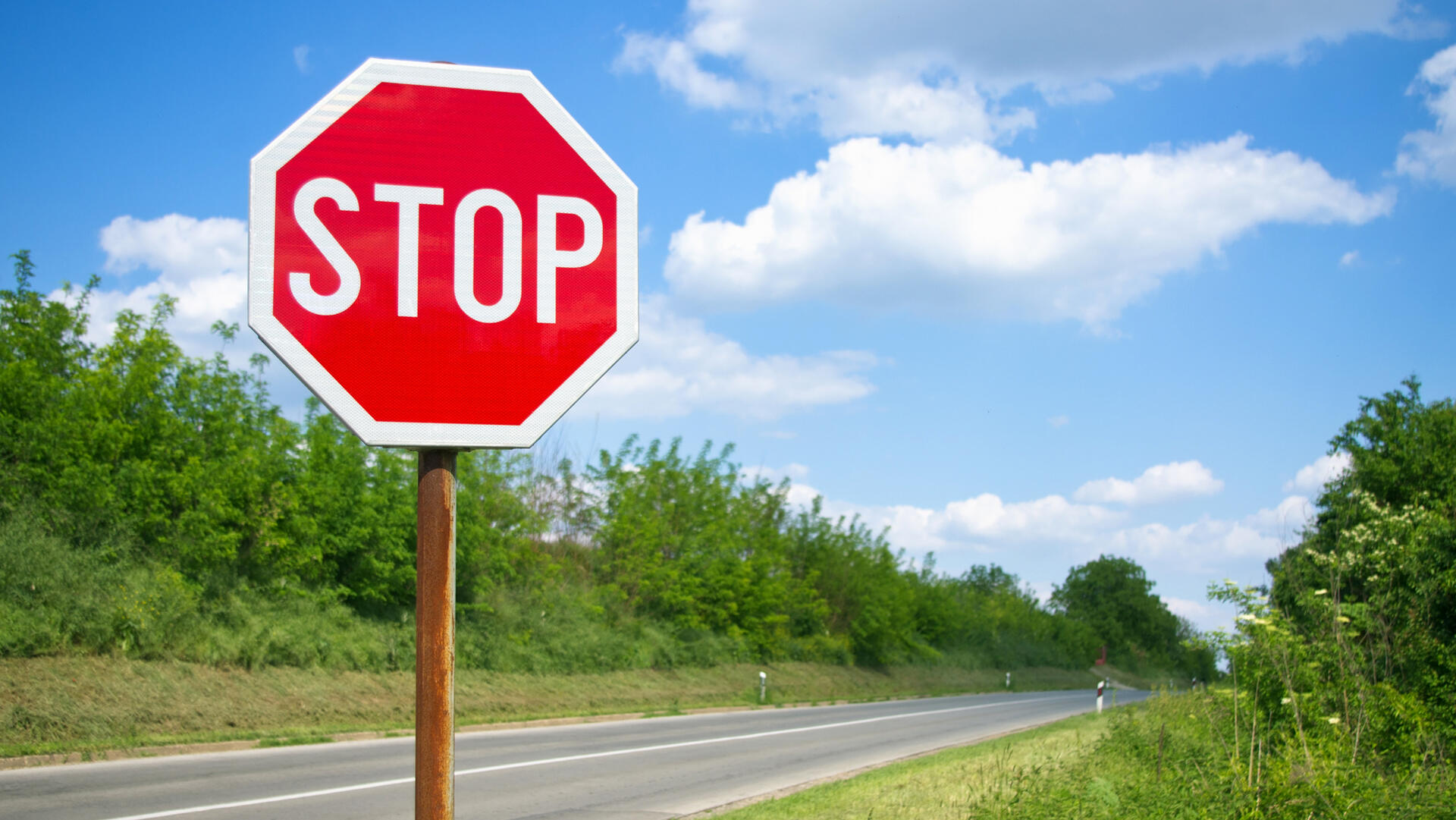 שלט עצור Stop sign