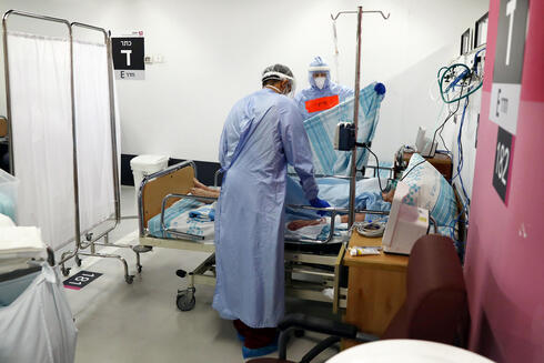  מחלקת קורונה, בית החולים רמב"ם בחיפה, צילום: רויטרס