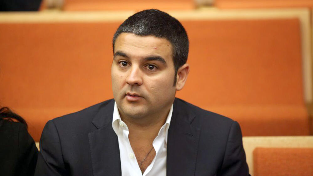 אורן קובי דיון אדמה