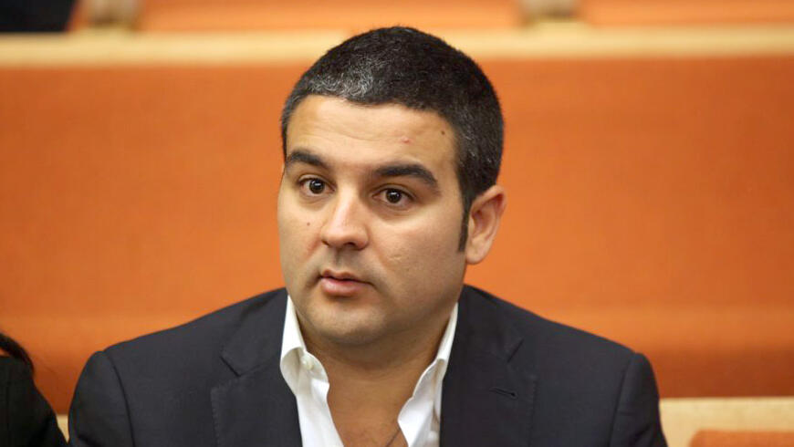 אורן קובי דיון אדמה