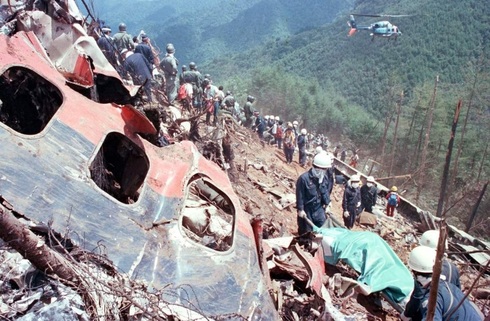 אתר ההתרסקות של טיסה 123. מי שרד? מי שעף החוצה, צילום: Japan Times
