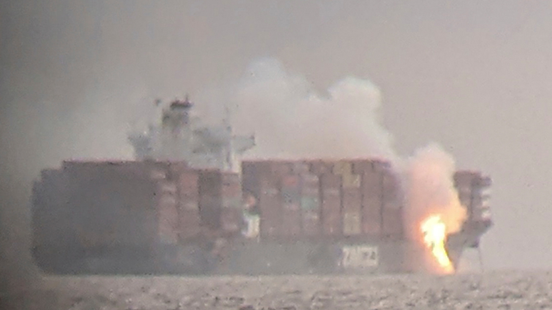 ספינת צים קינגסטון עולה באש מול חופי קנדה