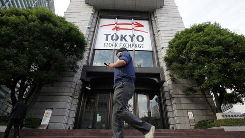 הבורסה של טוקיו נחתכת ב-3.5% - הנפט מעל 115 דולר 